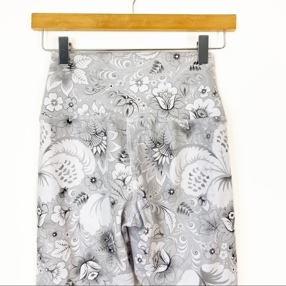 EVOLUTION AND CREATION High Waisted Hi Rise Cropped Leggings White Grey Floral M - Picture 6 of 9